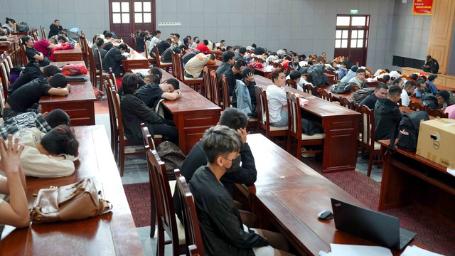 Ra lệnh bắt tạm giam 343 đối tượng trong đường dây lừa đảo quy mô đặc biệt lớn- Ảnh 2. Ra lệnh bắt tạm giam 343 đối tượng trong đường dây lừa đảo quy mô đặc biệt lớn- Ảnh 2.