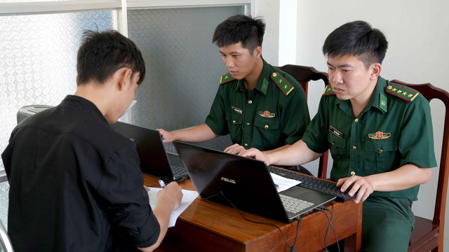 Ra lệnh bắt tạm giam 343 đối tượng trong đường dây lừa đảo quy mô đặc biệt lớn- Ảnh 3. Ra lệnh bắt tạm giam 343 đối tượng trong đường dây lừa đảo quy mô đặc biệt lớn- Ảnh 3.