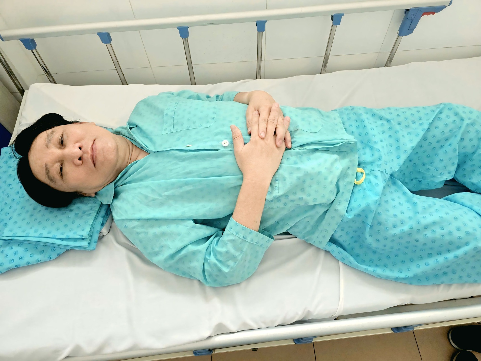 Loạt sao Việt vào động viên "ông bầu" Đan Trường- Ảnh 1.