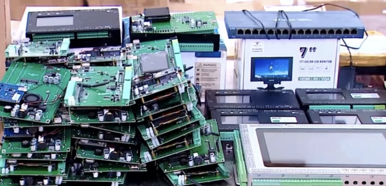 Khởi tố 74 bị can liên quan can thiệp quan trắc môi trường năm 2026 - Ảnh 2. Khởi tố 74 bị can liên quan can thiệp quan trắc môi trường năm 2026 - Ảnh 2.