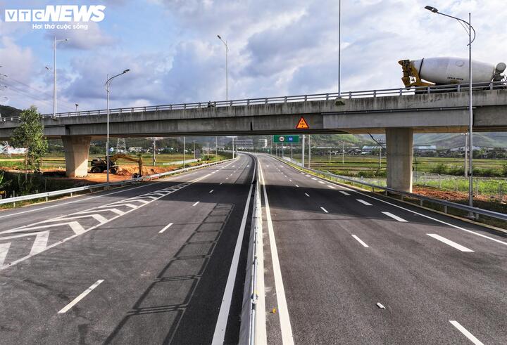 Cận cảnh hơn 200km cao tốc Quảng Ngãi đến Đắk Lắk hoàn thành vẫn 'nằm chờ'- Ảnh 5.