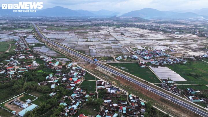 Cận cảnh hơn 200km cao tốc Quảng Ngãi đến Đắk Lắk hoàn thành vẫn 'nằm chờ'- Ảnh 8.