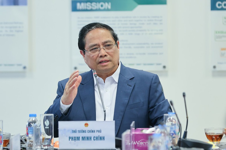 Thủ tướng làm việc tại Nhà máy Lọc hóa dầu Nghi Sơn và khảo sát địa điểm xây dựng kho dầu chiến lược- Ảnh 2.