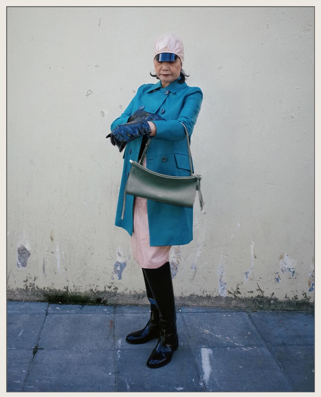 Từ bác sĩ nghỉ hưu đến người mẫu cho sàn diễn cao cấp ở tuổi 71: Người phụ nữ từng chiếm spotlight show Miu Miu là ai?- Ảnh 13.