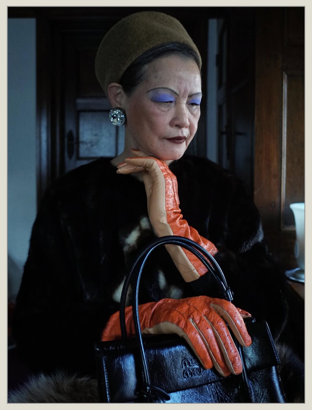 Từ bác sĩ nghỉ hưu đến người mẫu cho sàn diễn cao cấp ở tuổi 71: Người phụ nữ từng chiếm spotlight show Miu Miu là ai?- Ảnh 7.