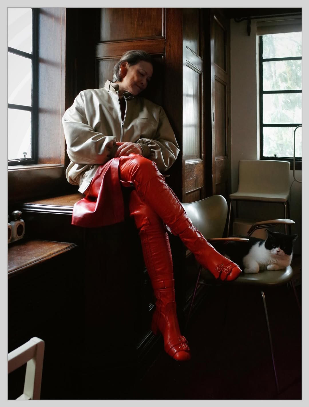 Từ bác sĩ nghỉ hưu đến người mẫu cho sàn diễn cao cấp ở tuổi 71: Người phụ nữ từng chiếm spotlight show Miu Miu là ai?- Ảnh 9.