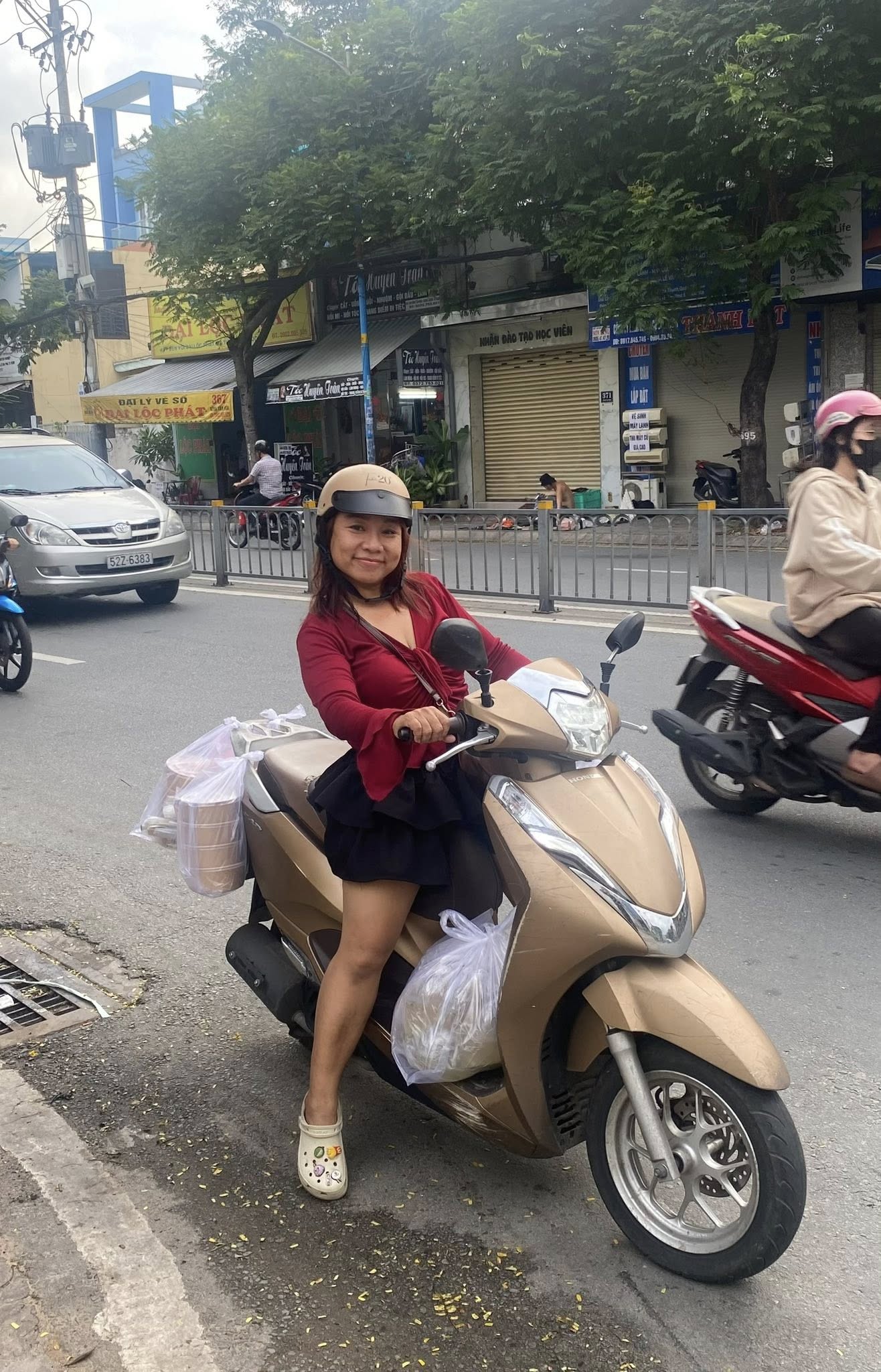 Nữ diễn viên Việt nhập viện nhưng không có nổi bảo hiểm y tế, giả bộ bận rộn để không đi đám tiệc- Ảnh 2. Nữ diễn viên Việt nhập viện nhưng không có nổi bảo hiểm y tế, giả bộ bận rộn để không đi đám tiệc- Ảnh 2.