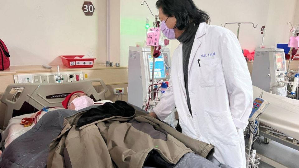 Ngày càng nhiều người “trẻ măng” đã phải chạy thận, bác sĩ nói thẳng: 5 loại canh này “PHÁ THẬN” nhanh hơn rượu- Ảnh 1.