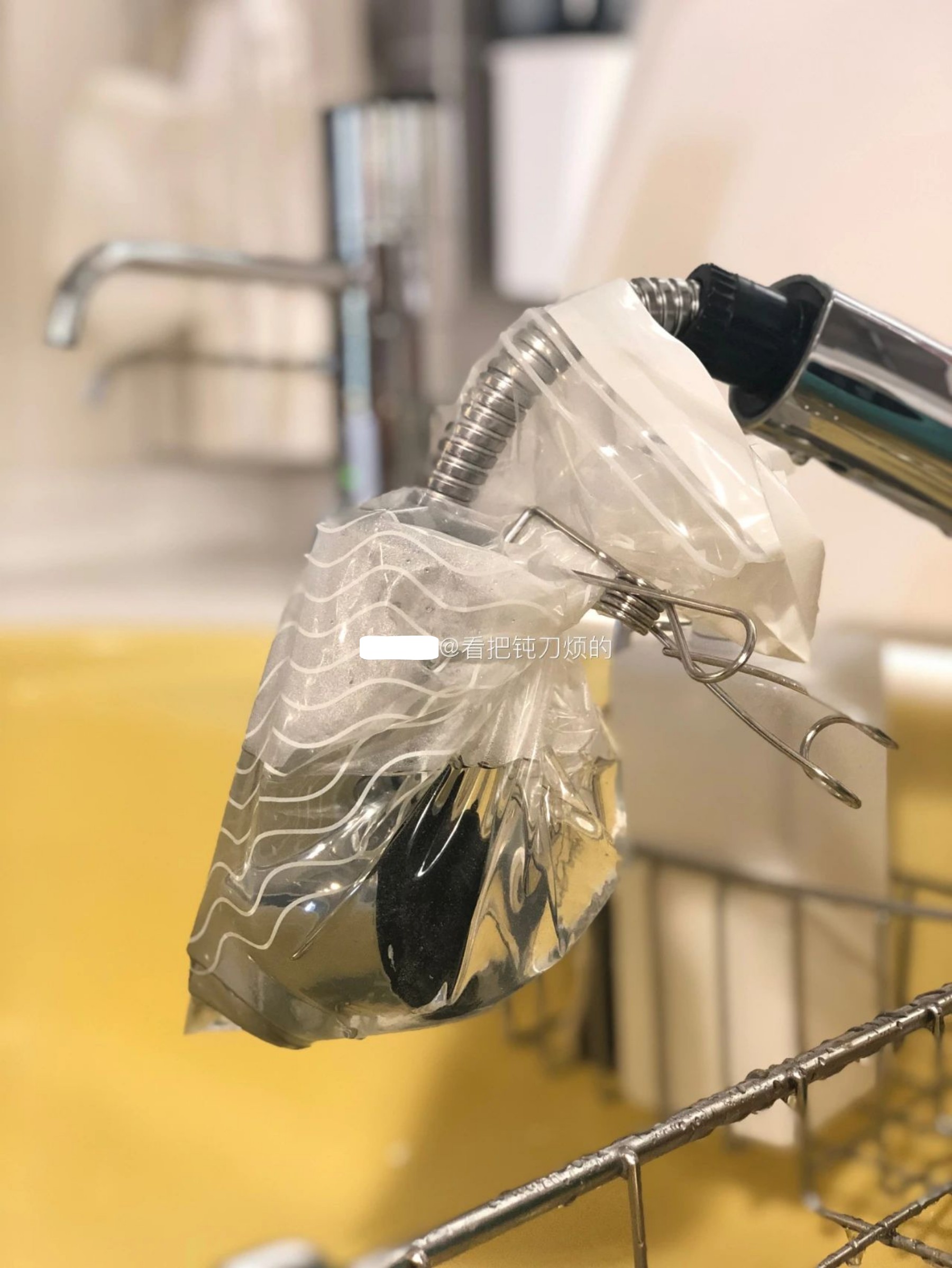 Trọn bộ 29 mẹo “rẻ mà chất”: Mẹ tôi còn gật gù khen - không tốn tiền nhưng xử lý được loạt rắc rối trong nhà- Ảnh 4.