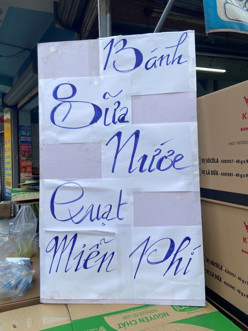 Nhiều du khách bất ngờ tại lễ hội mà "cái gì cũng miễn phí" ở Bình Dương: "Bà con có ngụm nước giải khát cũng vui"- Ảnh 8.
