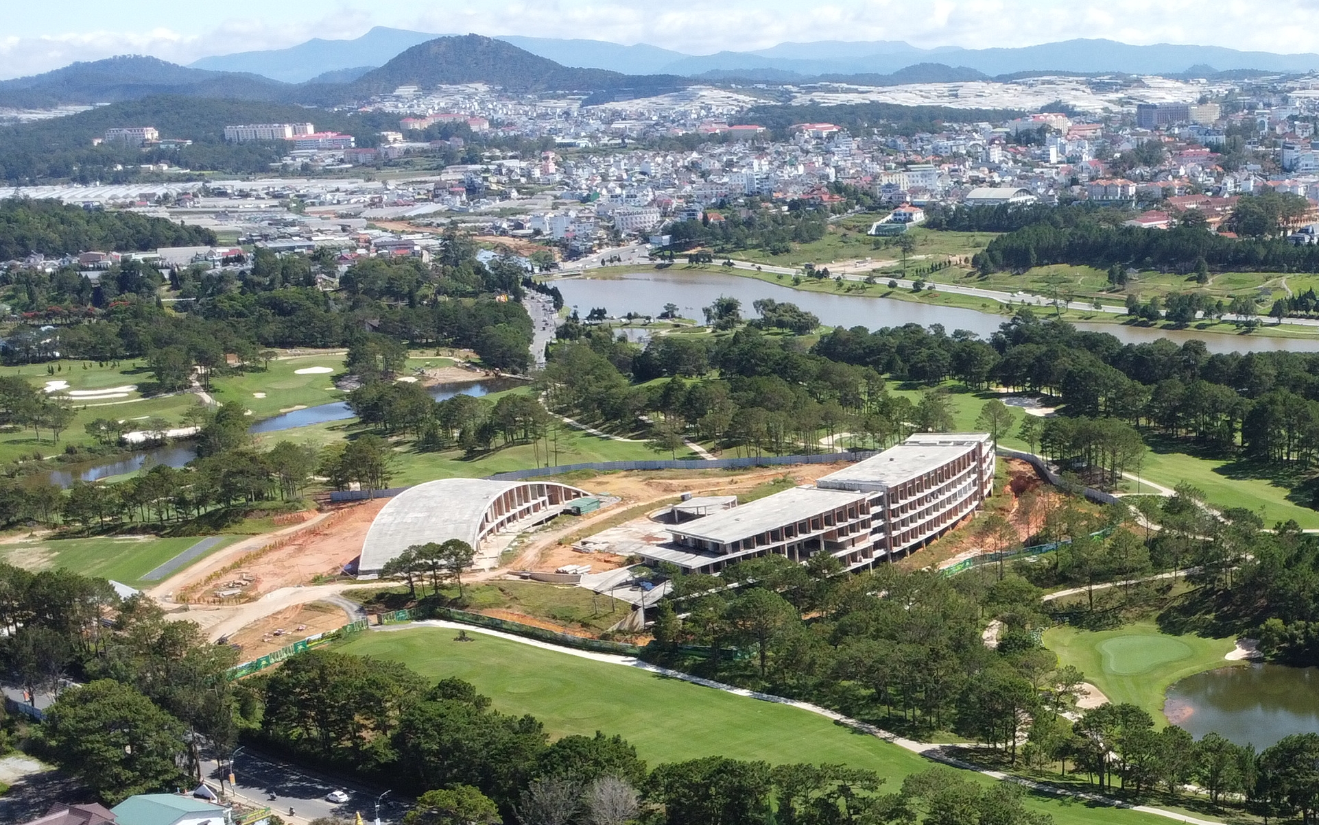 Lâm Đồng kiến nghị tháo gỡ khó khăn tại dự án Sân golf Đồi Cù, King Palace- Ảnh 2. Lâm Đồng kiến nghị tháo gỡ khó khăn tại dự án Sân golf Đồi Cù, King Palace- Ảnh 2.