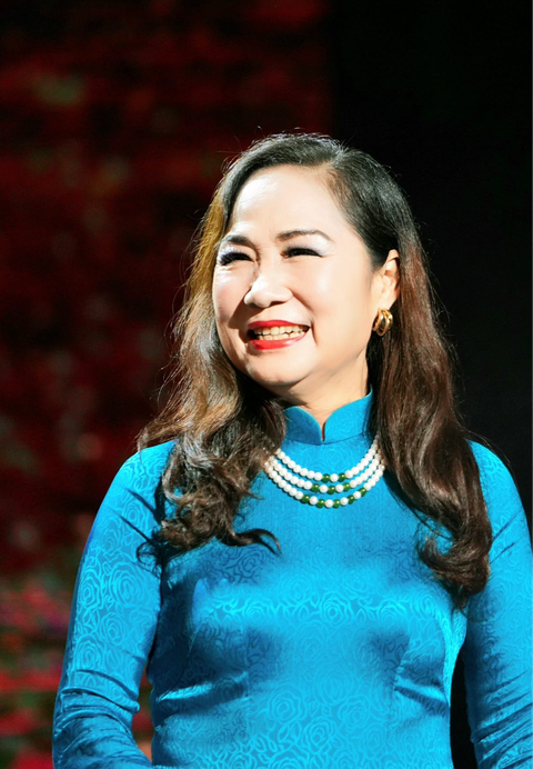 Nữ NSND duy nhất ứng cử đại biểu Quốc hội khoá XVI: Giám đốc Nhà hát nhận bằng khen Thủ tướng, sự nghiệp cả nước ngưỡng mộ - Ảnh 2.