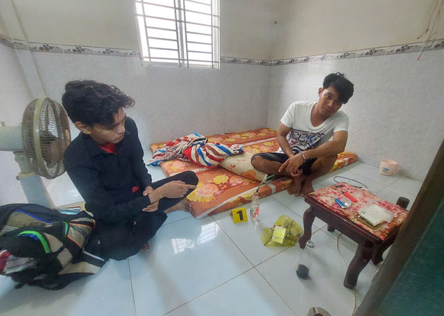 Khám xét khẩn cấp nơi ở của Lê Thanh Tiến SN 1996- Ảnh 1. Khám xét khẩn cấp nơi ở của Lê Thanh Tiến SN 1996- Ảnh 1.