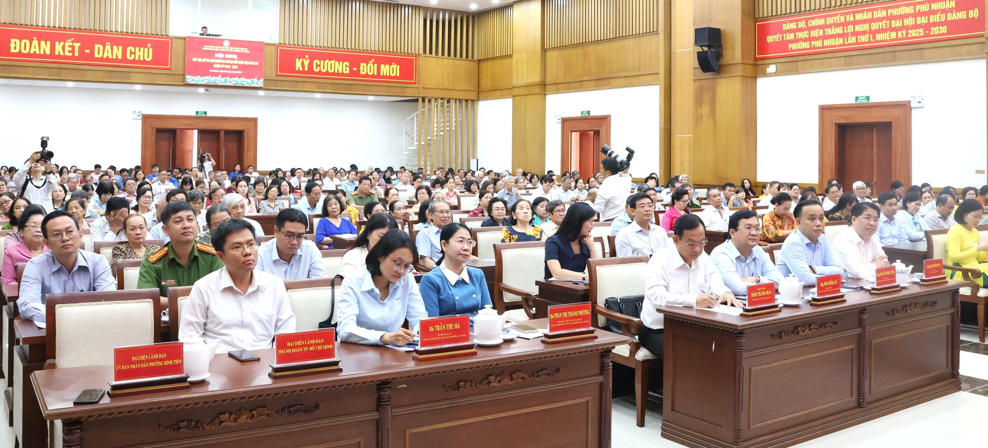 Gặp cử tri trước kỳ bầu cử, Bí thư Trần Lưu Quang chia sẻ hai việc lớn TPHCM phải làm ngay - Ảnh 5.