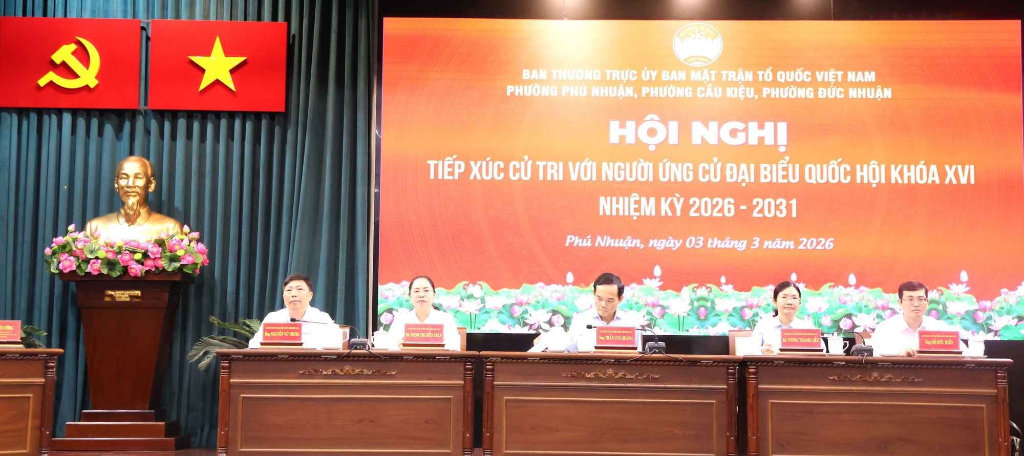 Gặp cử tri trước kỳ bầu cử, Bí thư Trần Lưu Quang chia sẻ hai việc lớn TPHCM phải làm ngay - Ảnh 1.