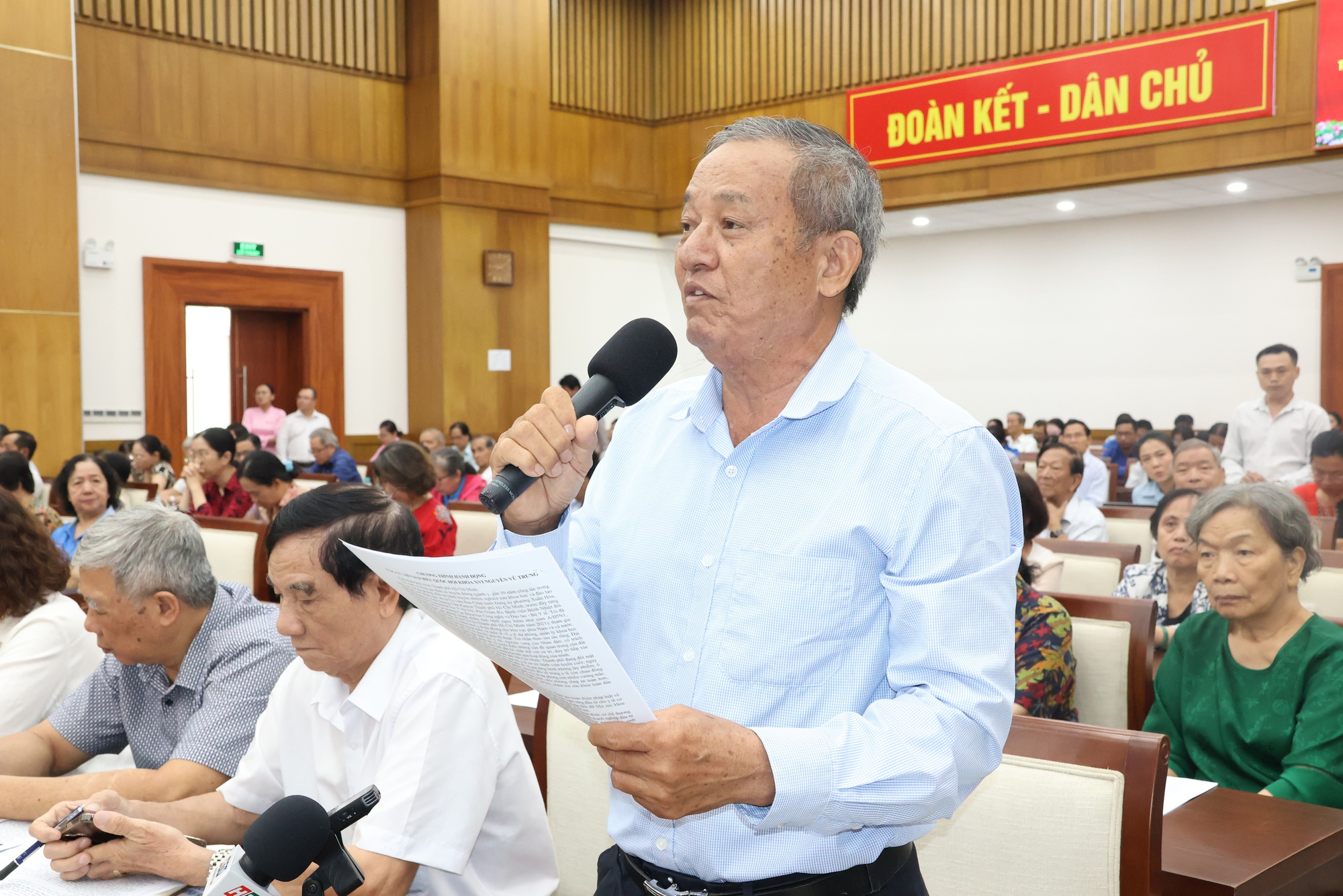 Gặp cử tri trước kỳ bầu cử, Bí thư Trần Lưu Quang chia sẻ hai việc lớn TPHCM phải làm ngay - Ảnh 10.