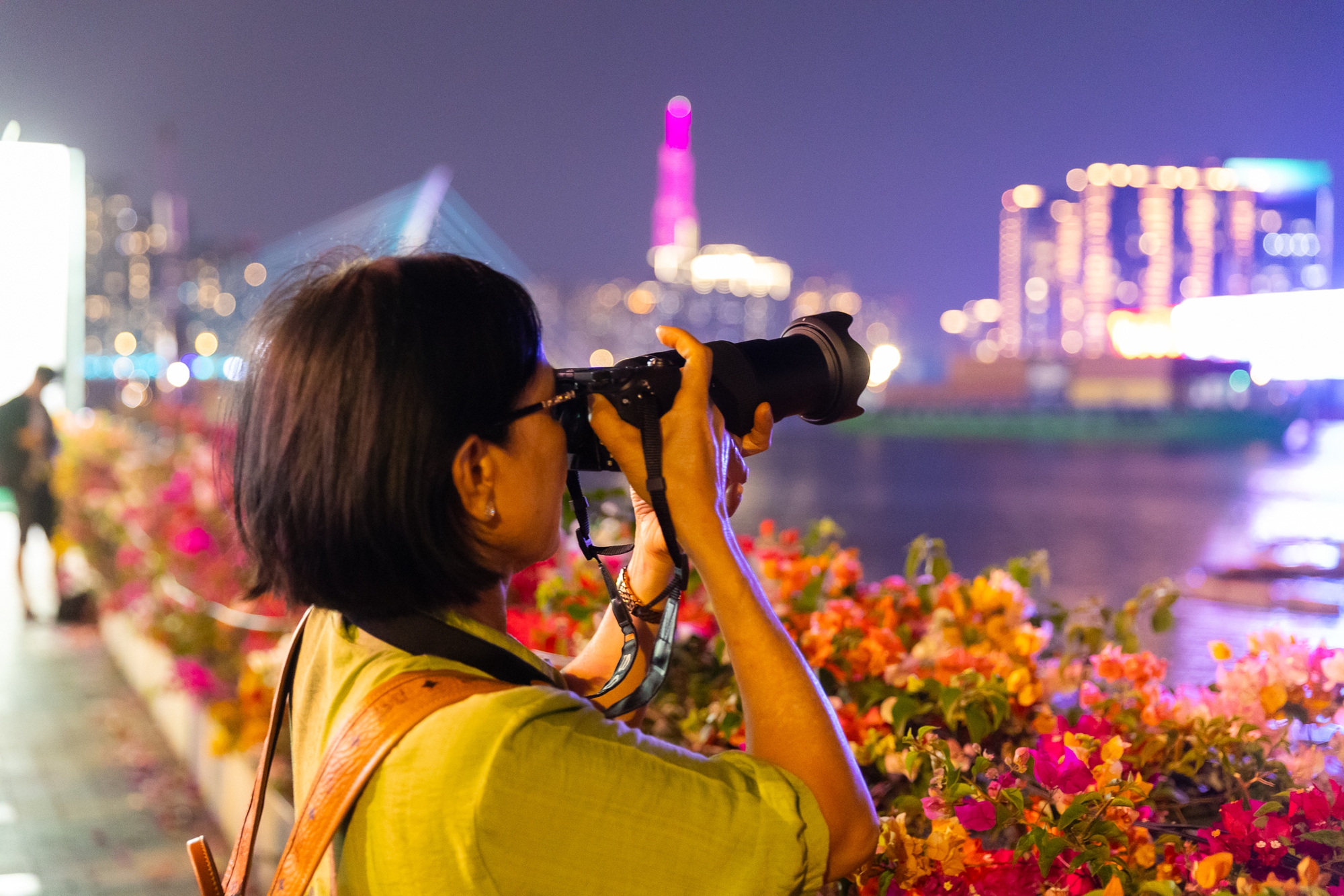 Toàn cảnh "trăng máu" tại TP.HCM tối ngày 3/3- Ảnh 5.