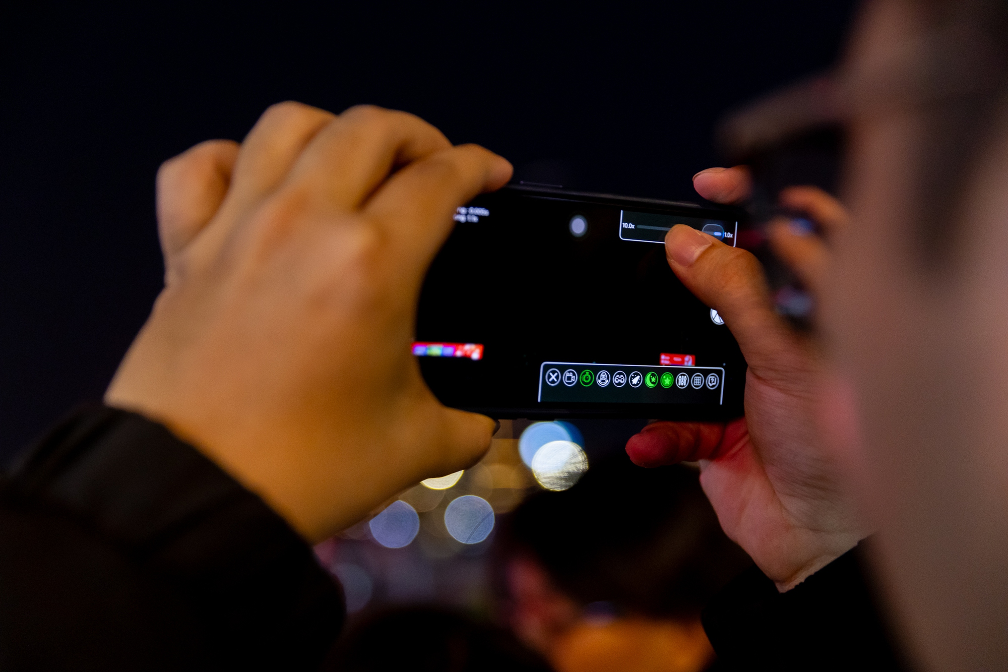 Toàn cảnh "trăng máu" tại TP.HCM tối ngày 3/3- Ảnh 9.