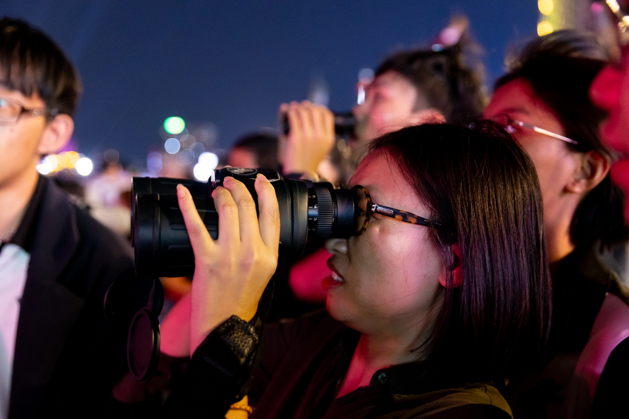 Toàn cảnh "trăng máu" tại TP.HCM tối ngày 3/3- Ảnh 8.