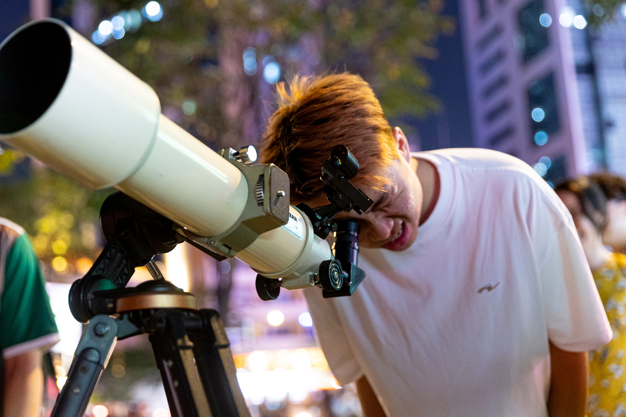 Toàn cảnh "trăng máu" tại TP.HCM tối ngày 3/3- Ảnh 12.