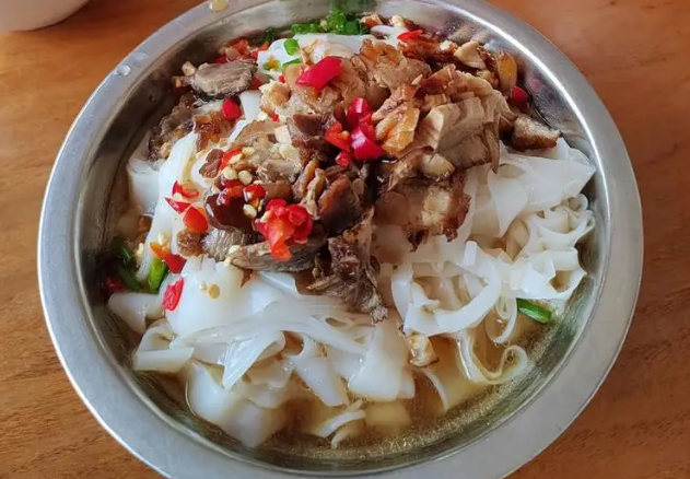 Ghé Ngô Châu ăn sập 6 món ngon thần sầu: Cắn một miếng mà ngỡ như đang ngồi lê la quán xá giữa lòng Chợ Lớn! - Ảnh 5.