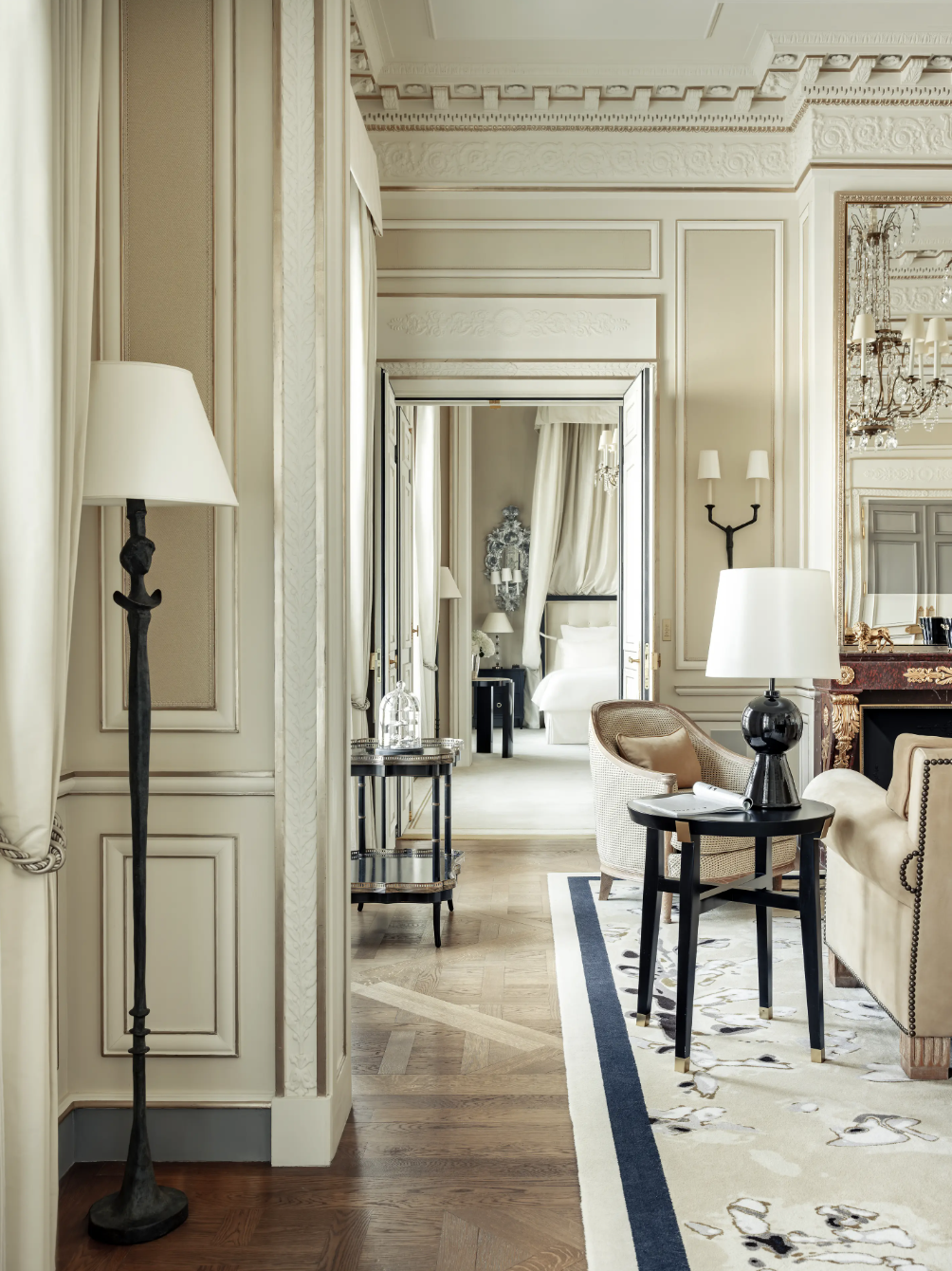 Chân dung người phụ nữ ở khách sạn suốt 34 năm dù nhà ở đối diện- Ảnh 6.