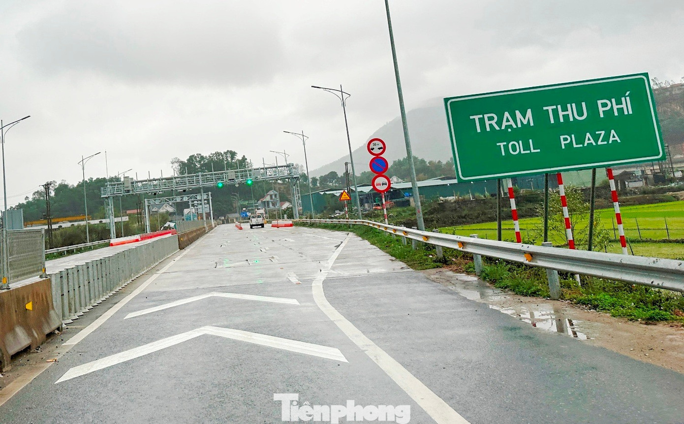 Tận thấy các trạm thu phí tự động hiện đại vừa vận hành trên cao tốc Bắc - Nam- Ảnh 1.