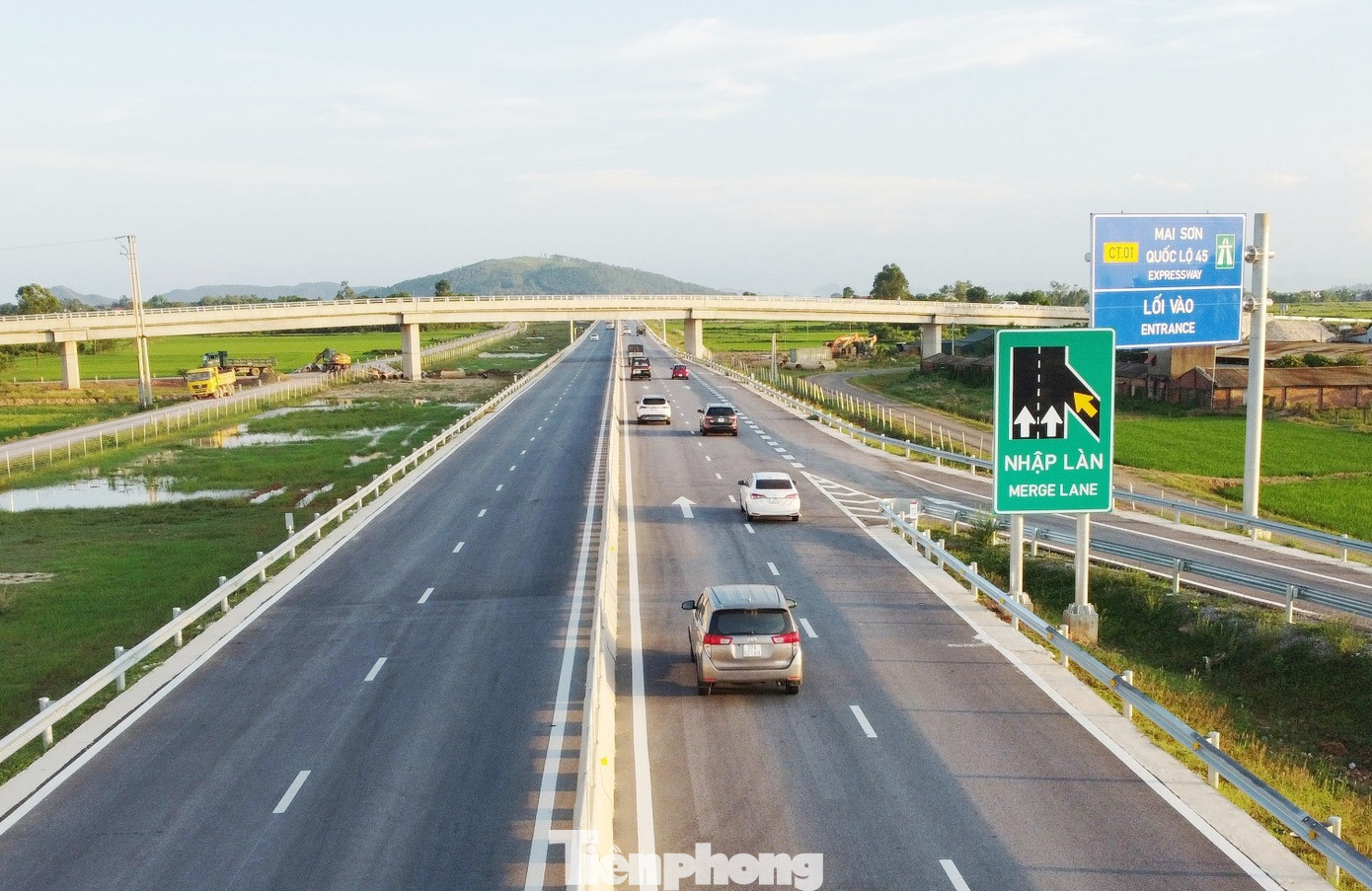 Tận thấy các trạm thu phí tự động hiện đại vừa vận hành trên cao tốc Bắc - Nam- Ảnh 2.