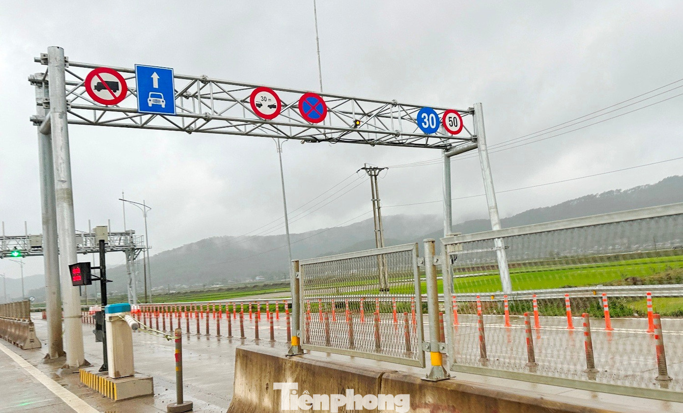Tận thấy các trạm thu phí tự động hiện đại vừa vận hành trên cao tốc Bắc - Nam- Ảnh 5.