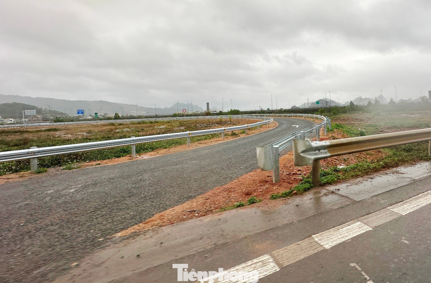 Tận thấy các trạm thu phí tự động hiện đại vừa vận hành trên cao tốc Bắc - Nam- Ảnh 7.