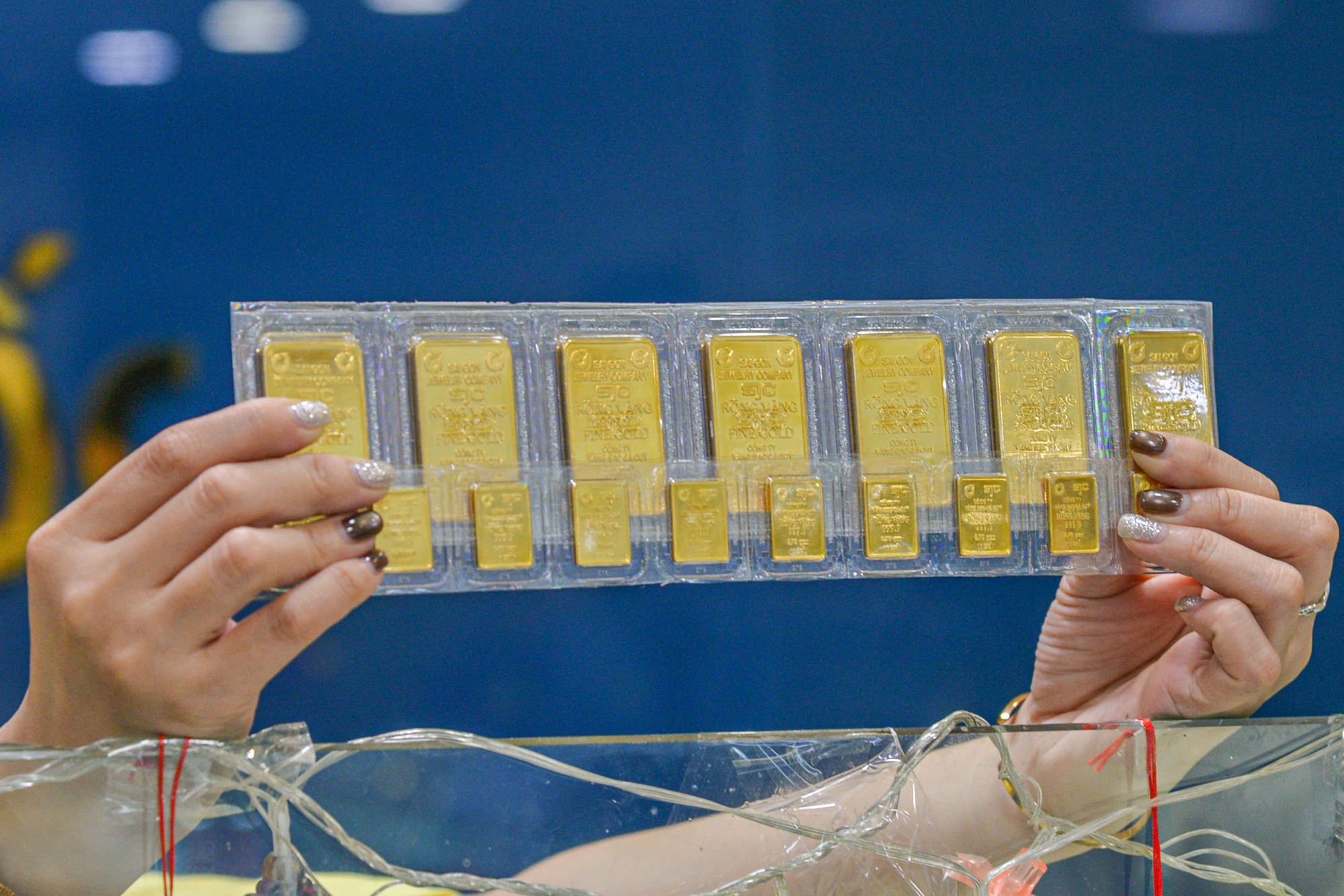 UOB dự báo giá vàng khó tin 6.000 USD/ounce, giá dầu không dễ lên 100 USD/thùng - Ảnh 2.