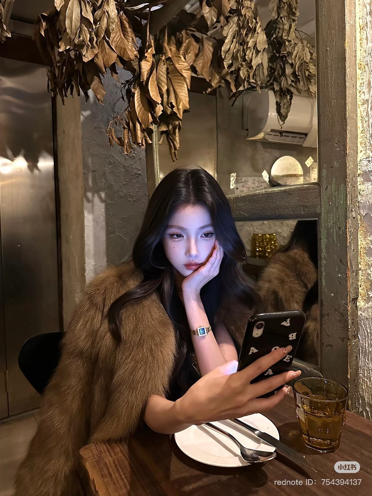 Người EQ thấp thích nhất 3 kiểu cầm điện thoại- Ảnh 3.