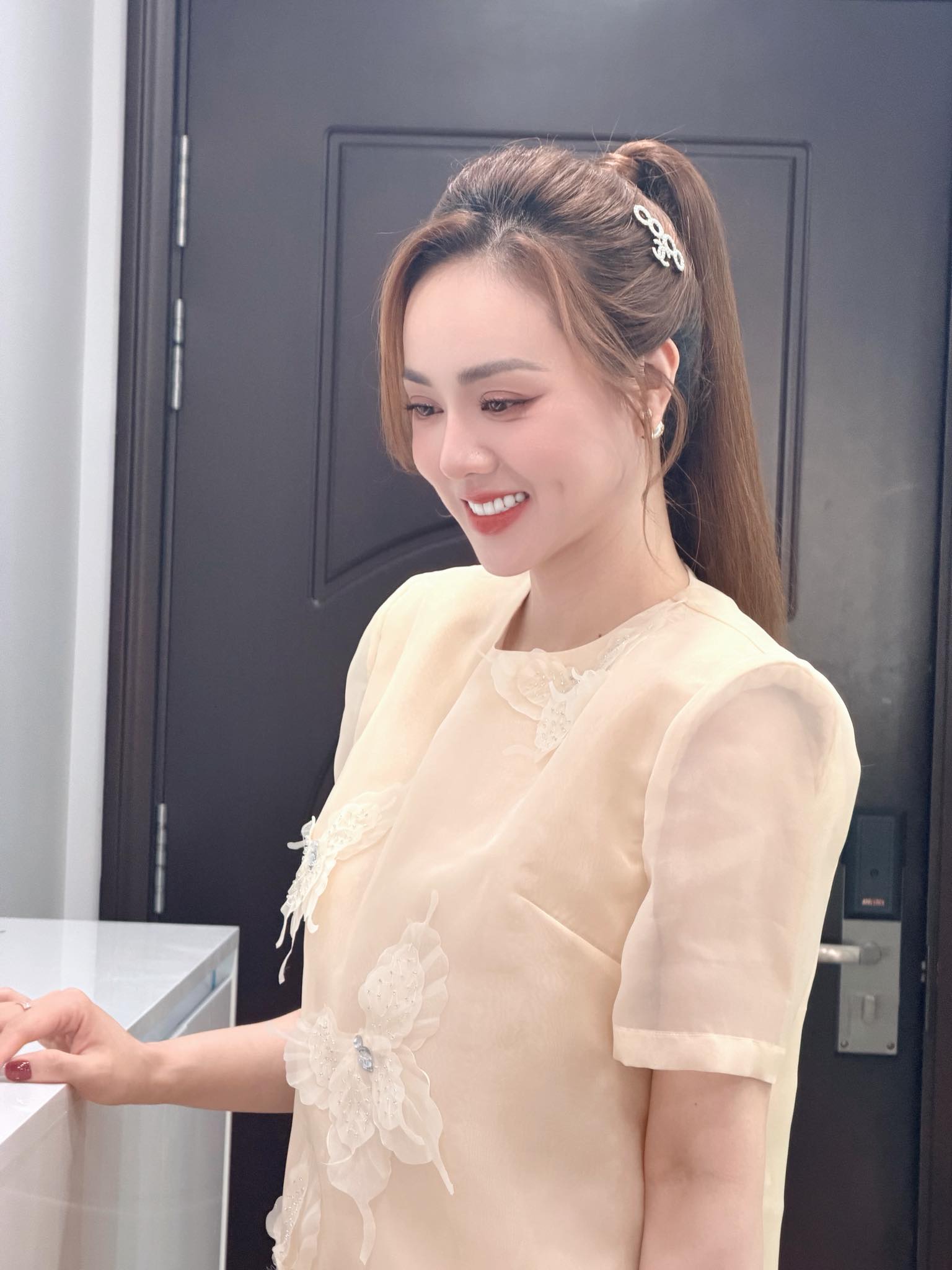 Vợ NSND Công Lý trải lòng sau 4 năm chồng mắc bệnh nặng: “Phải gồng mình để đứng vững” - Ảnh 1.