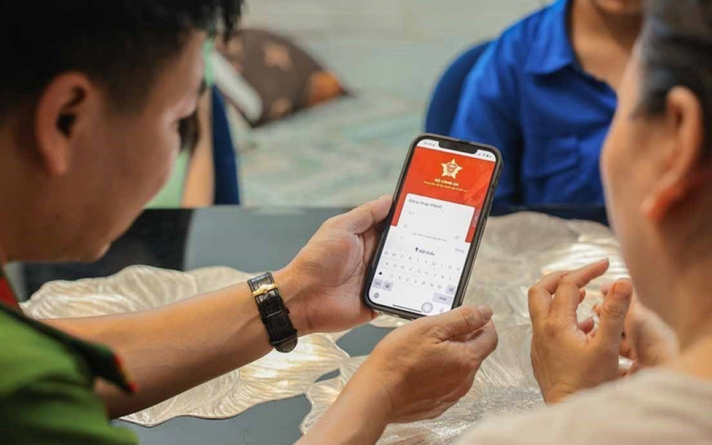 Từ ngày mai, quy định mới về VNeID chính thức áp dụng, người dân cần nắm rõ- Ảnh 1. Từ ngày mai, quy định mới về VNeID chính thức áp dụng, người dân cần nắm rõ- Ảnh 1.