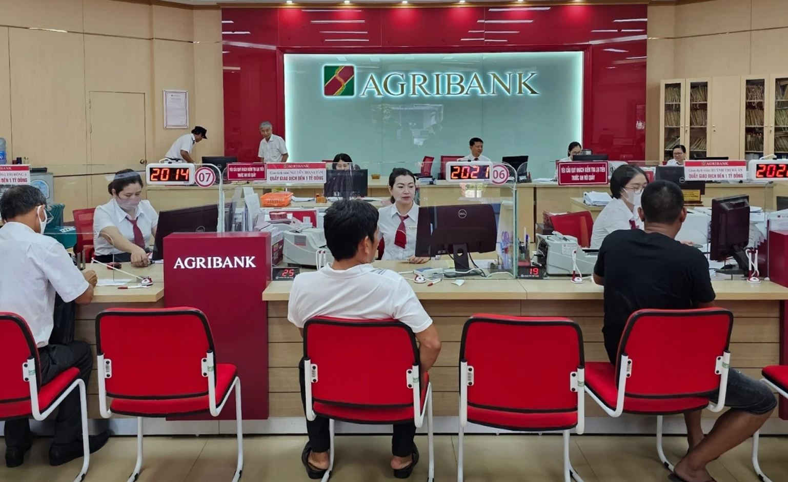 Từ ngày mai, Vietcombank, VietinBank, Agribank… ngừng toàn bộ giao dịch chuyển/nhận tiền đối với trường hợp sau- Ảnh 1.