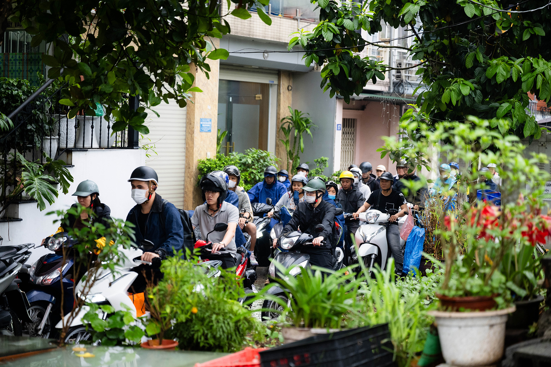 Cầu Long Biên tạm dừng, Chương Dương quá tải: Người dân mệt mỏi chôn chân giữa dòng xe ùn tắc- Ảnh 7.