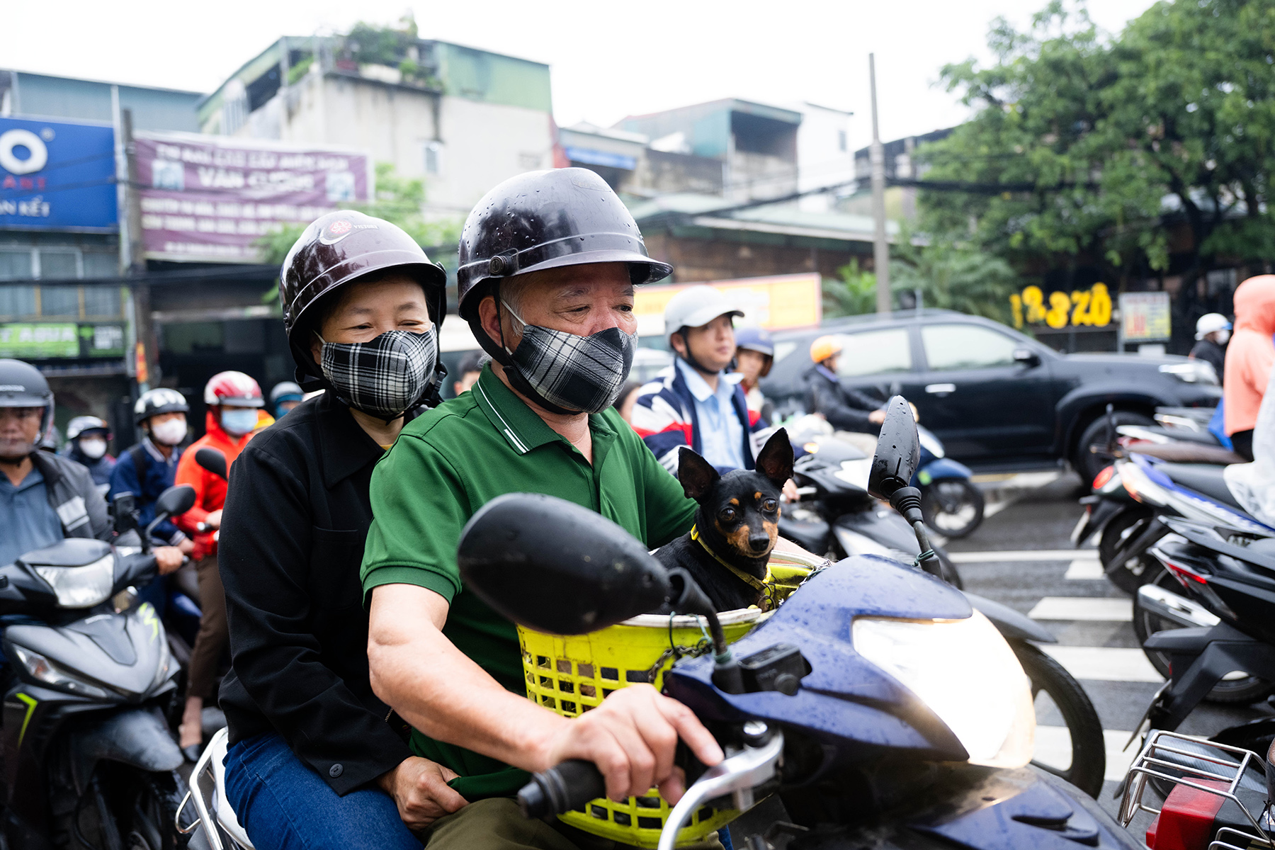 Cầu Long Biên tạm dừng, Chương Dương quá tải: Người dân mệt mỏi chôn chân giữa dòng xe ùn tắc- Ảnh 9.