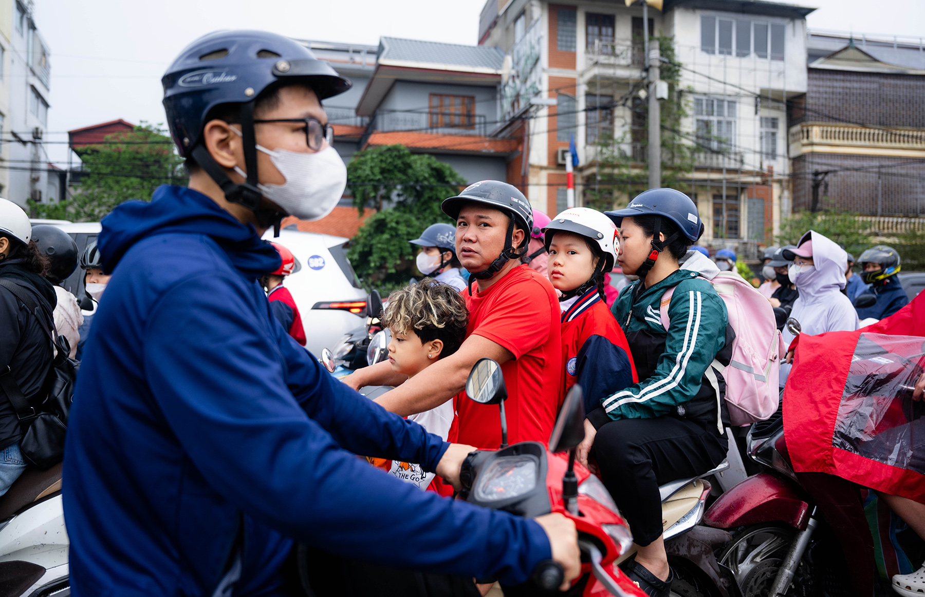Cầu Long Biên tạm dừng, Chương Dương quá tải: Người dân mệt mỏi chôn chân giữa dòng xe ùn tắc- Ảnh 10.
