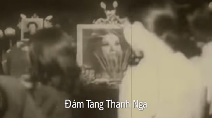 4 đám tang nghệ sĩ có hàng vạn người xót thương tiễn đưa, Hoài Linh quỳ lạy- Ảnh 1.