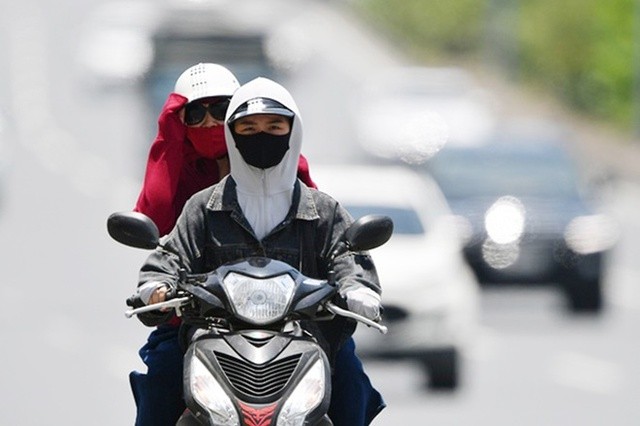 Tin mới nhất về đợt nắng nóng đầu tiên ở Bắc Bộ - Ảnh 1.