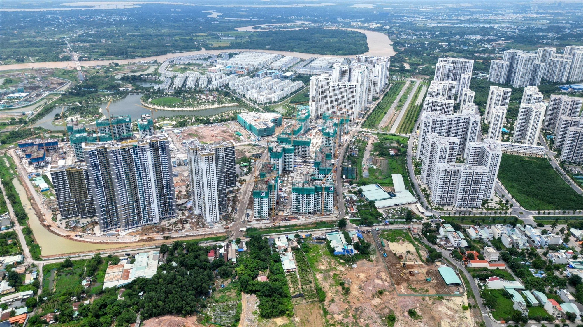 Vợ chồng trẻ cầm 5 tỷ đồng đi mua nhà vẫn bị 'chê', chuyên gia cảnh báo nếu chỉ tiết kiệm, người trẻ dễ 'tụt lại phía sau' - Ảnh 3.