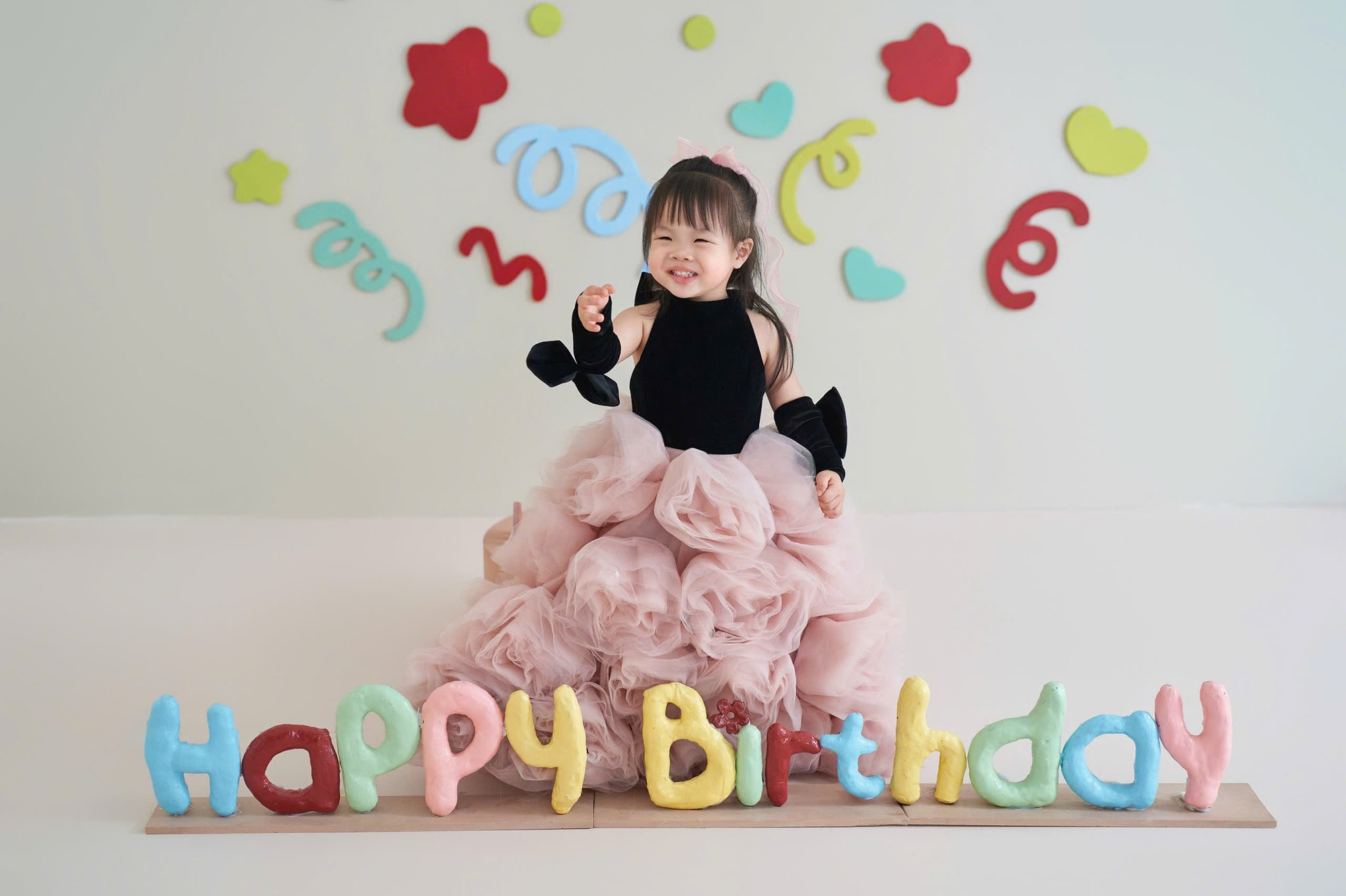 Hotmom Bảo Ngọc tổ chức sinh nhật 2 tuổi cho ái nữ tại trung tâm tiệc cưới lớn nhất vùng, dân tình đồn đoán là nhà chồng MC Mai Ngọc- Ảnh 17.