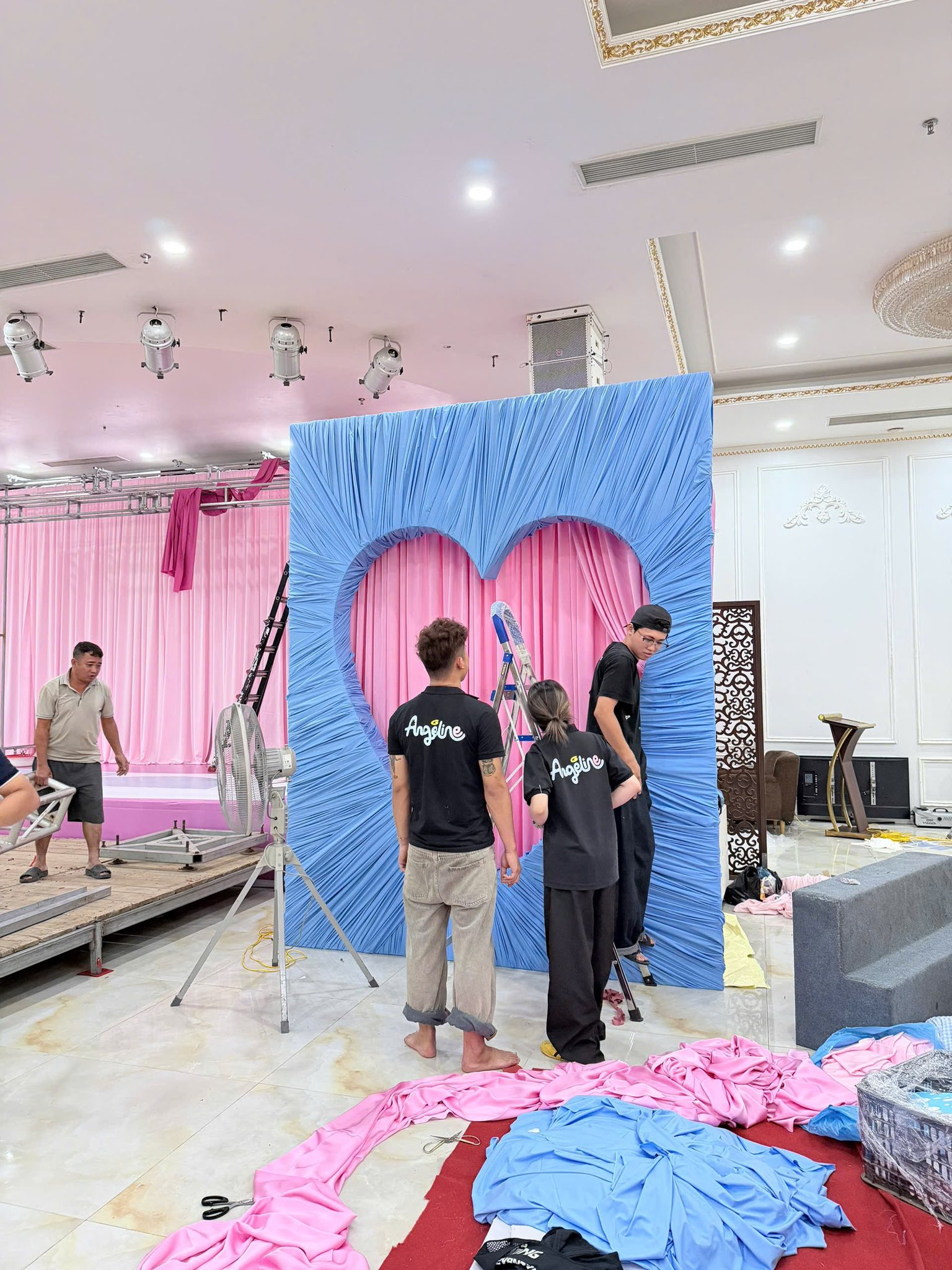 Hotmom Bảo Ngọc tổ chức sinh nhật 2 tuổi cho ái nữ tại trung tâm tiệc cưới lớn nhất vùng, dân tình đồn đoán là nhà chồng MC Mai Ngọc- Ảnh 7.