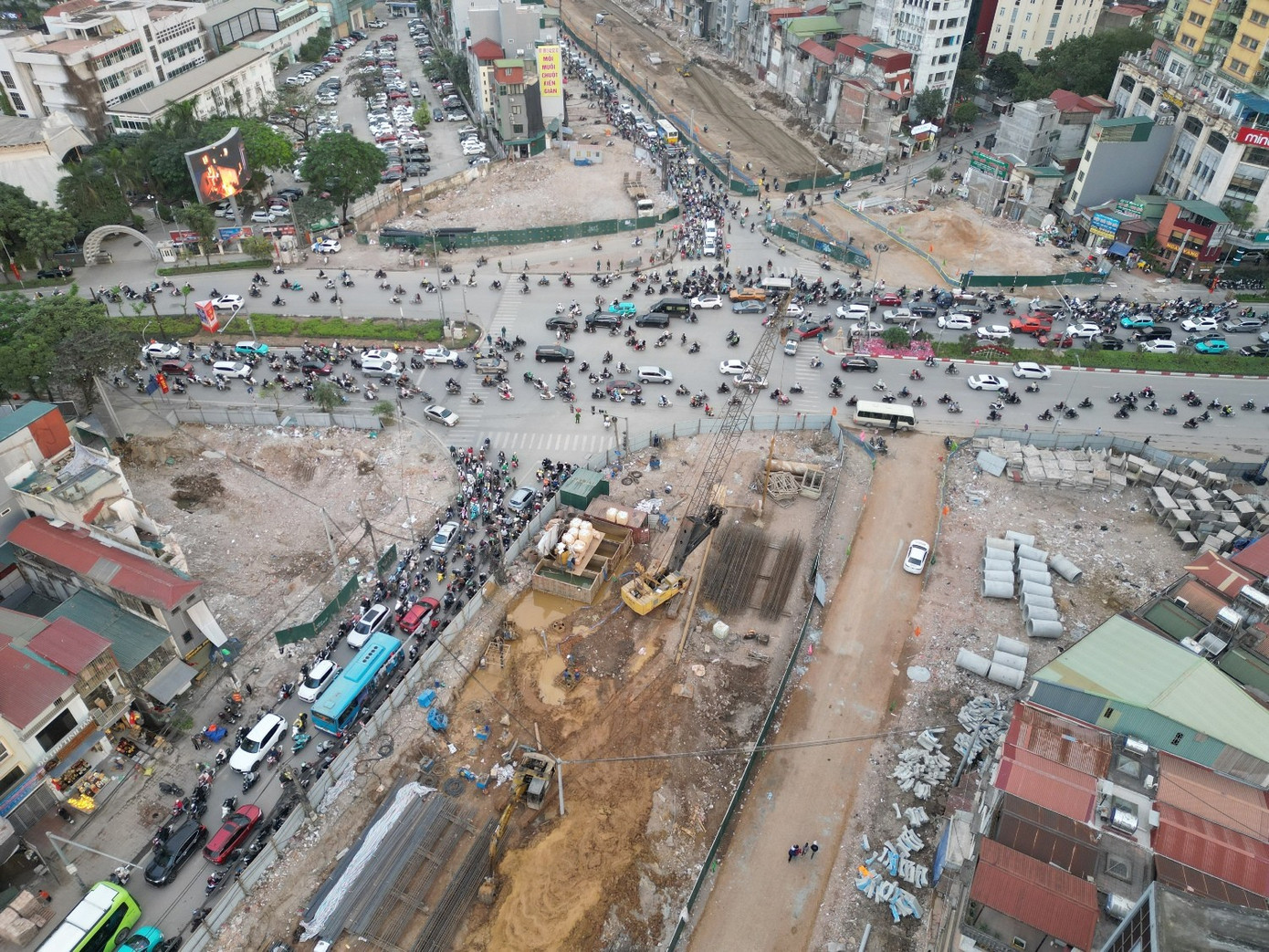 Tổ chức lại giao thông trên đường La Thành phục vụ thi công đường Vành đai 1- Ảnh 1.