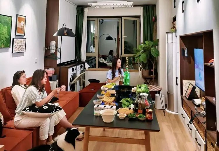 Nhiều gia đình bỏ bàn trà, đặt bàn ăn ngay phòng khách: Quyết định tưởng lạ nhưng giúp nhà rộng hơn, sống tiện hơn - Ảnh 5.