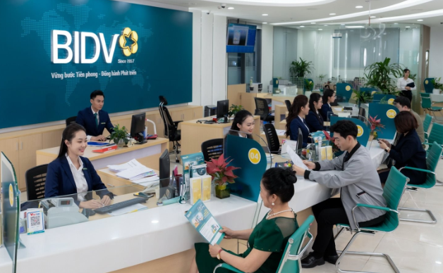 Từ ngày 1-4, chuyển và nhận tiền qua ngân hàng có thay đổi - Ảnh 1.