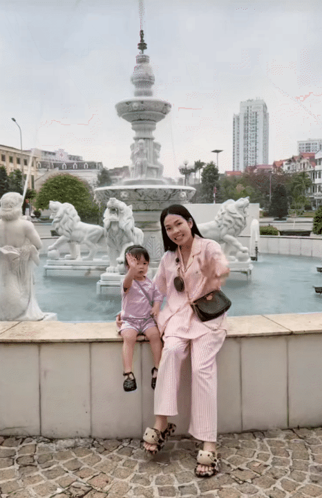 Hotmom Bảo Ngọc tổ chức sinh nhật 2 tuổi cho ái nữ tại trung tâm tiệc cưới lớn nhất vùng, dân tình đồn đoán là nhà chồng MC Mai Ngọc- Ảnh 13.