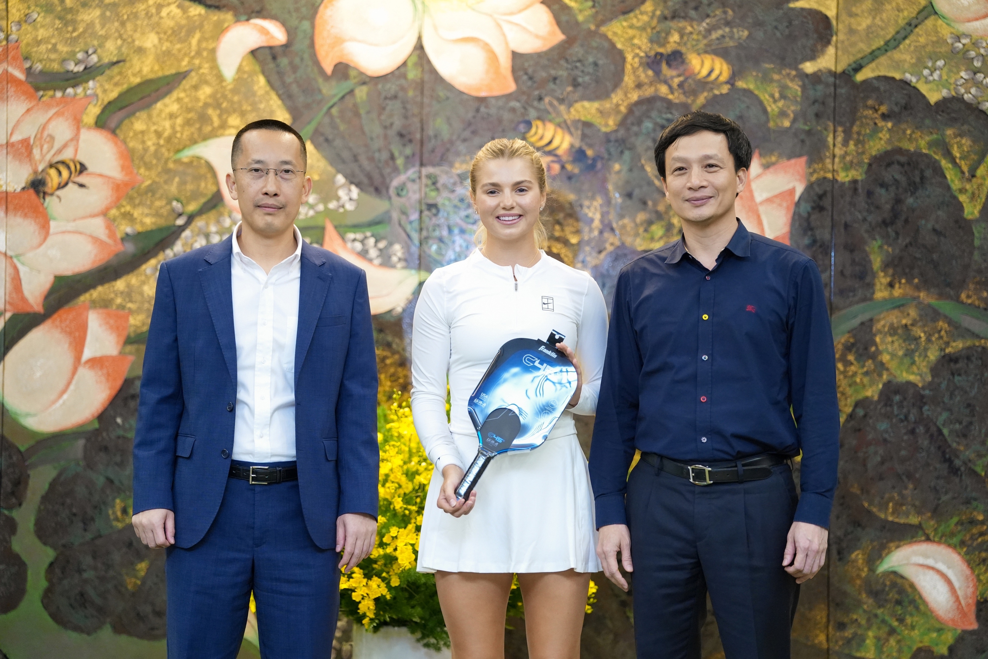 VĐV pickleball số 1 thế giới có mặt tại Việt Nam, ngân hàng Big5 là điểm đến đầu tiên - Ảnh 3.