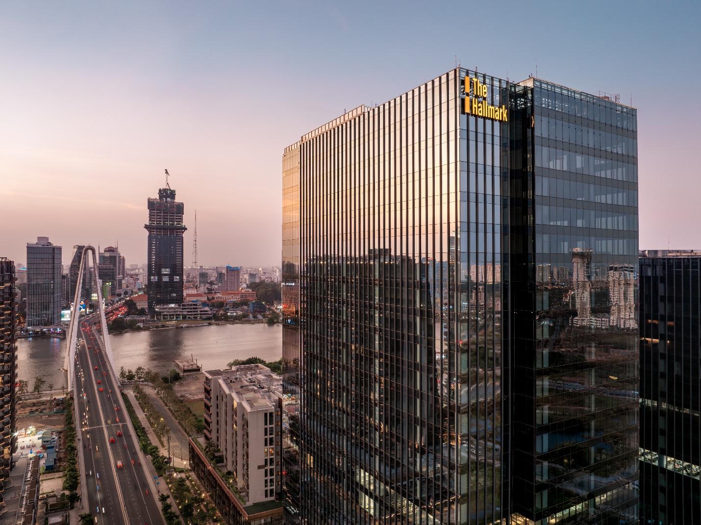 Từ The Hallmark đến Palm City: Chiến lược tích hợp đa ngành của Hướng Việt Properties - Ảnh 1.