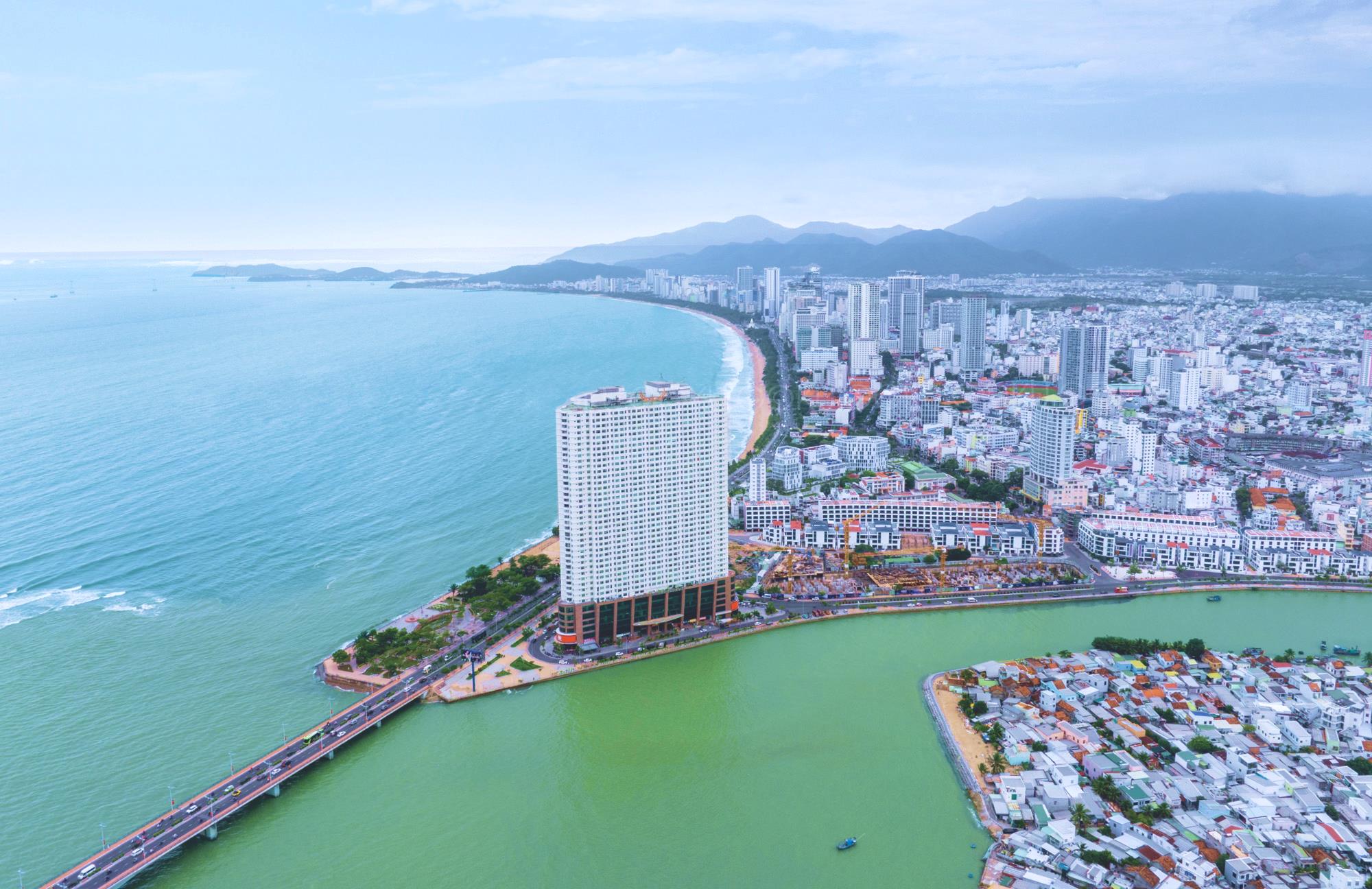 Vì sao bất động sản mũi vịnh hấp dẫn giới thượng lưu? - Ảnh 1. Vì sao bất động sản mũi vịnh hấp dẫn giới thượng lưu? - Ảnh 1.